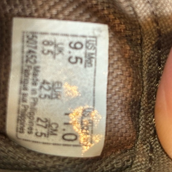 I am selling a brand new pair of Vans Old Skool Sherpa. They are size 9.5 Men’s - Picture 4 of 9